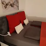 Schalke Gelsenkirchensie Wollen Guenstig Und Komfortabelwir Auch Fuer Unsere Bestendie Gaeste Apartmán Gelsenkirchen
